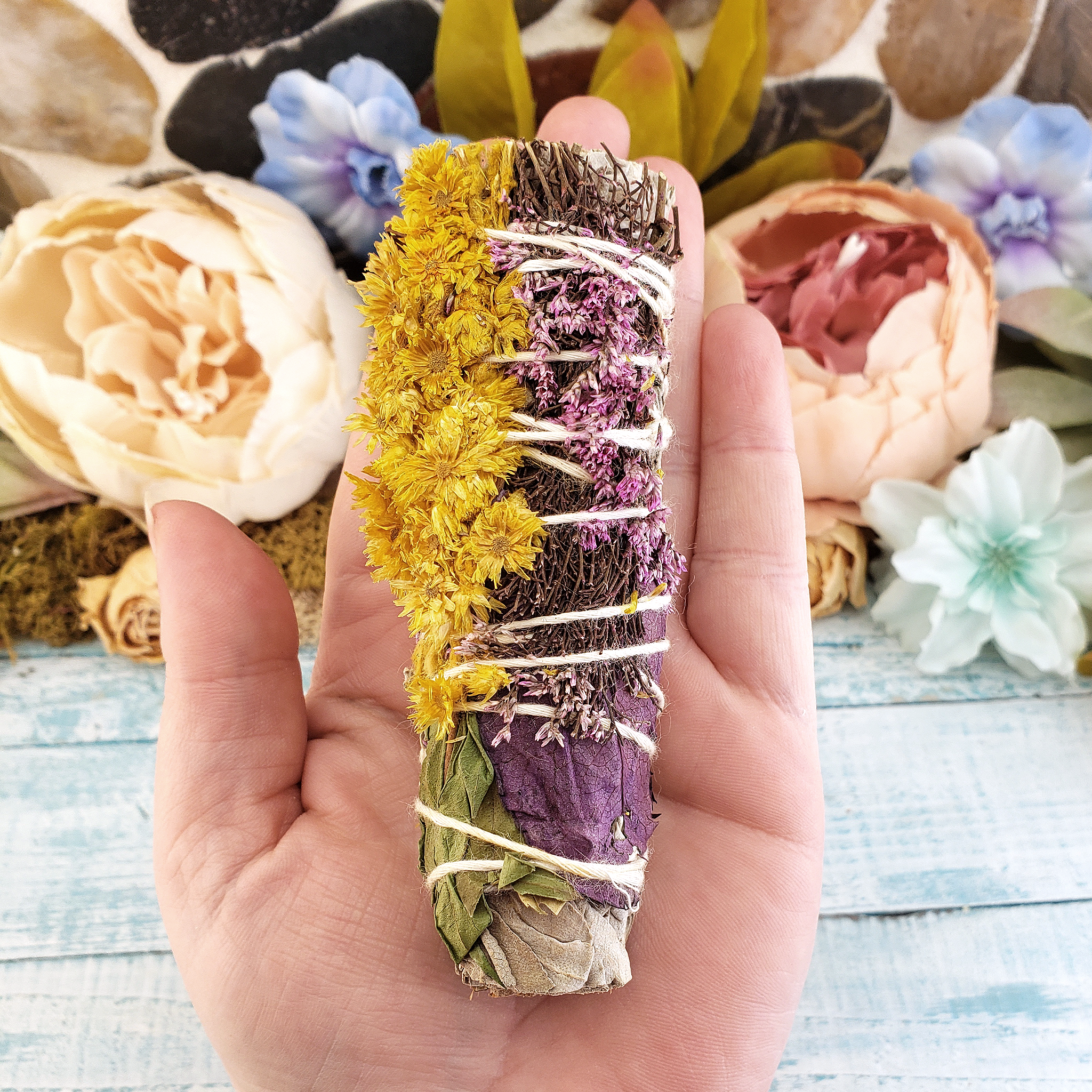 http://crystalgemstoneshop.com/cdn/shop/files/MULLEIN-BABYS-BREATH-FLORAL-WHITE-SAGE-BUNDLE-2.png?v=1702500988