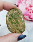 UNAKITE-JASPER-STONE-NATURAL-CRYSTAL-PALM-STONE-WORRY-STONE-FOR-MEDITATION - 4