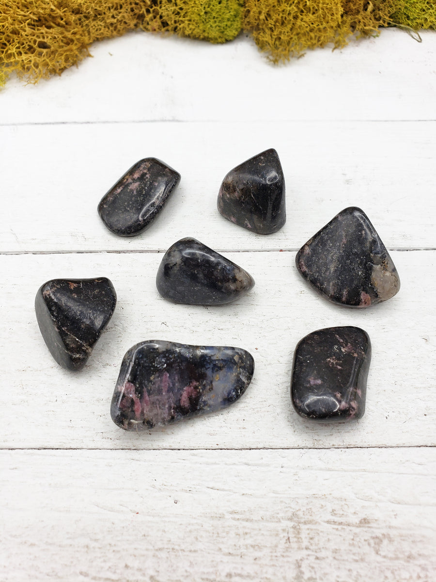 rhodonite quartz stones on board