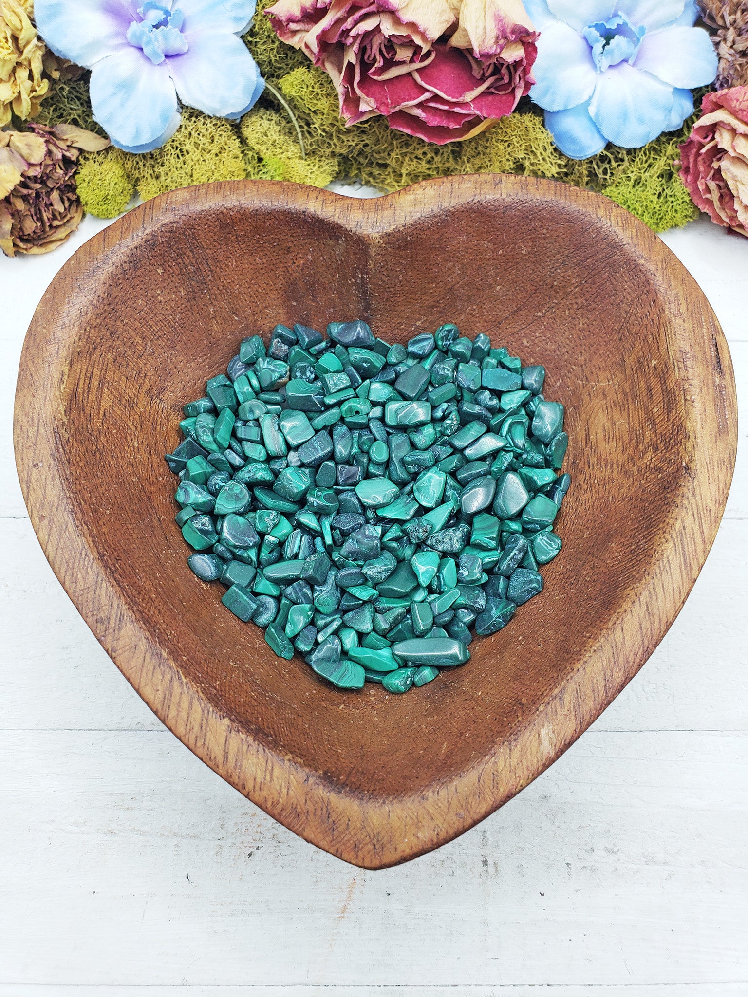 malachite crystal chips in heart bowl