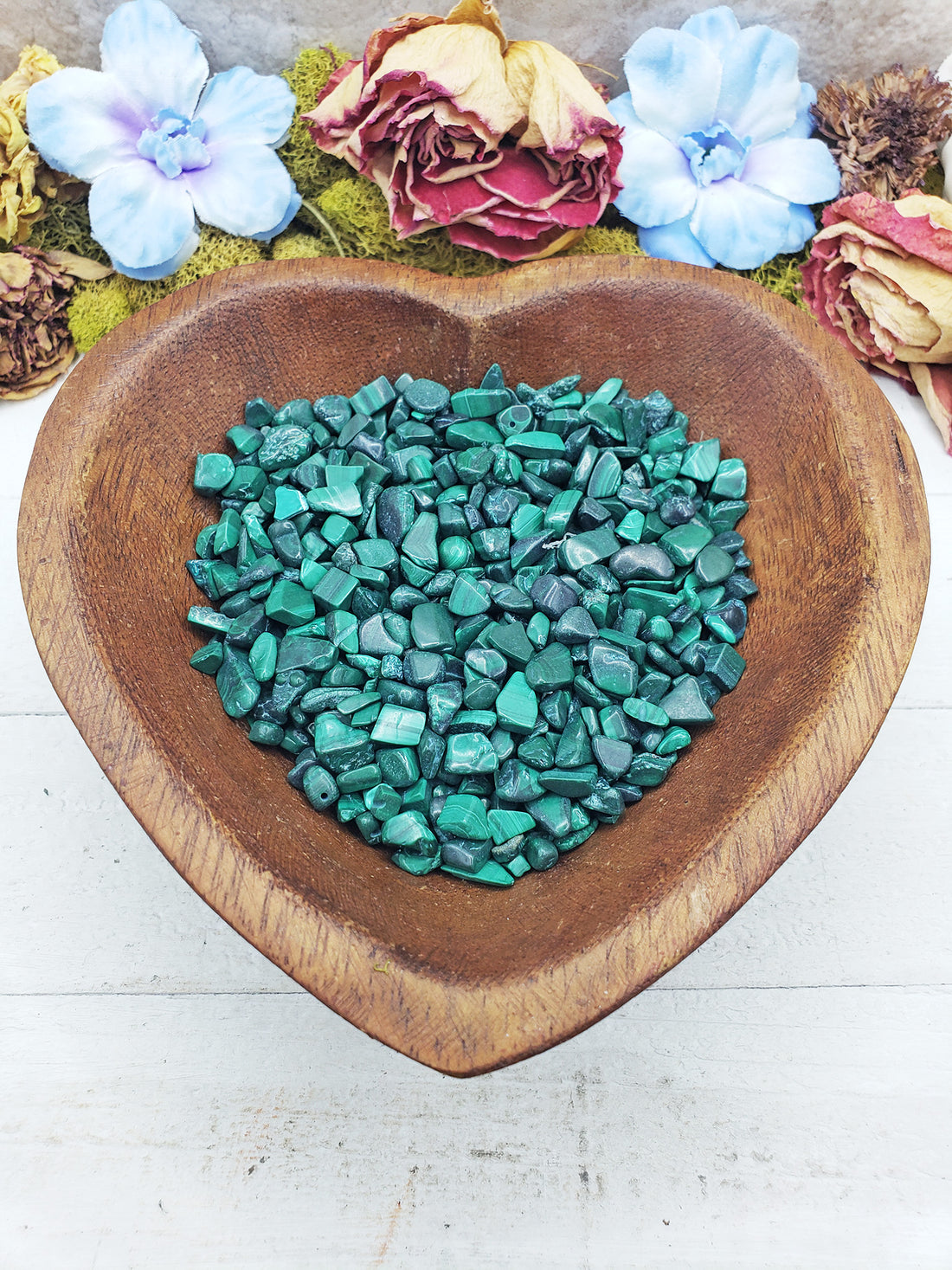 malachite crystal chips in heart bowl