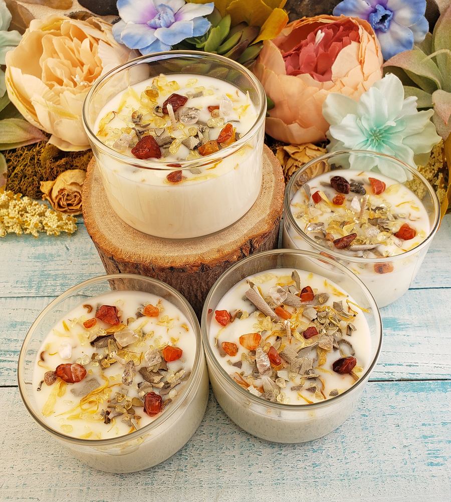 Queen - All Natural Soy Wax Handmade Tumbler Candle with Crystal Chips - Scented with Essential Oils - Decorated with Dried Herbs and Crystal Chips
