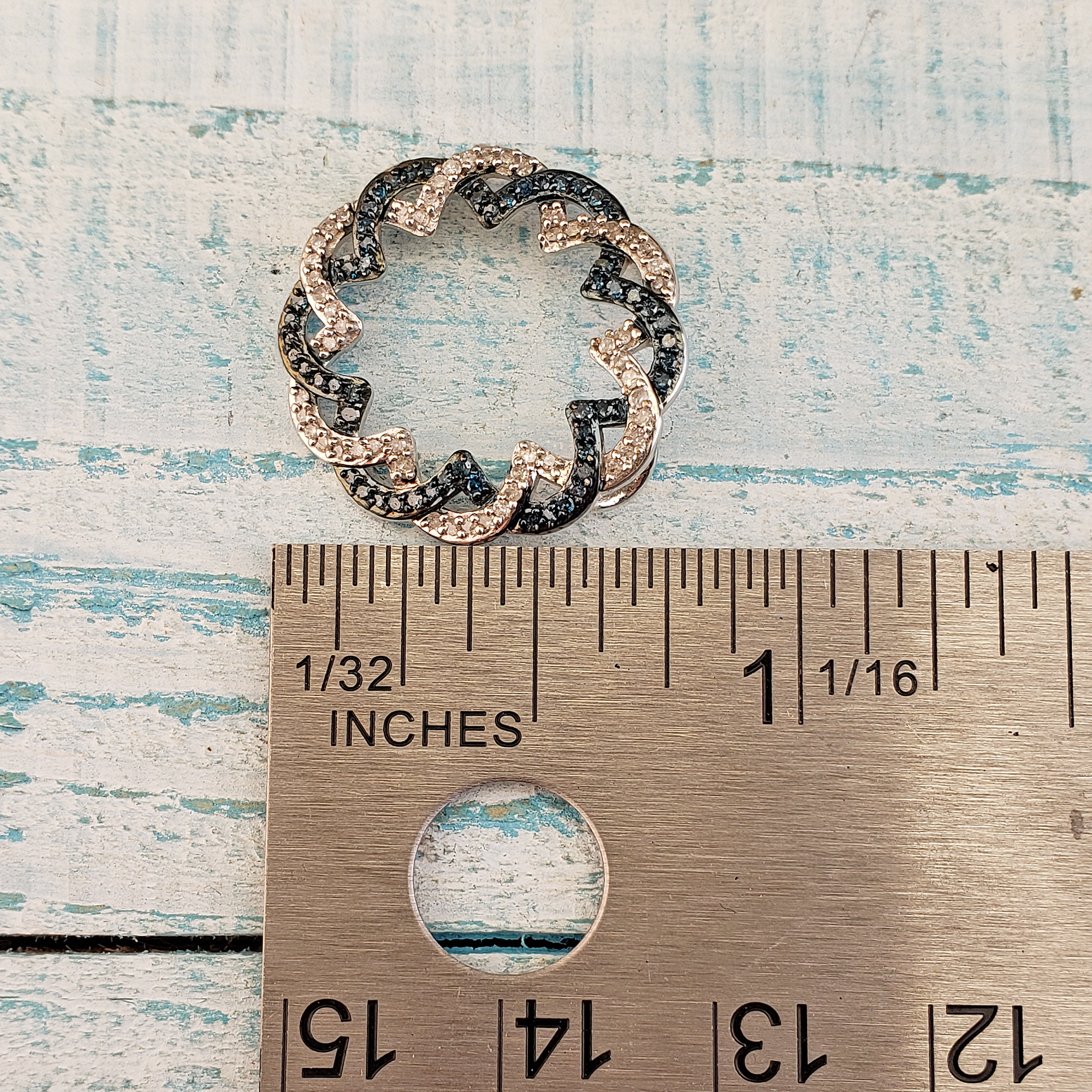 Starburst Knot 10k White Gold with Blue & White Diamond Pendant - Measurement