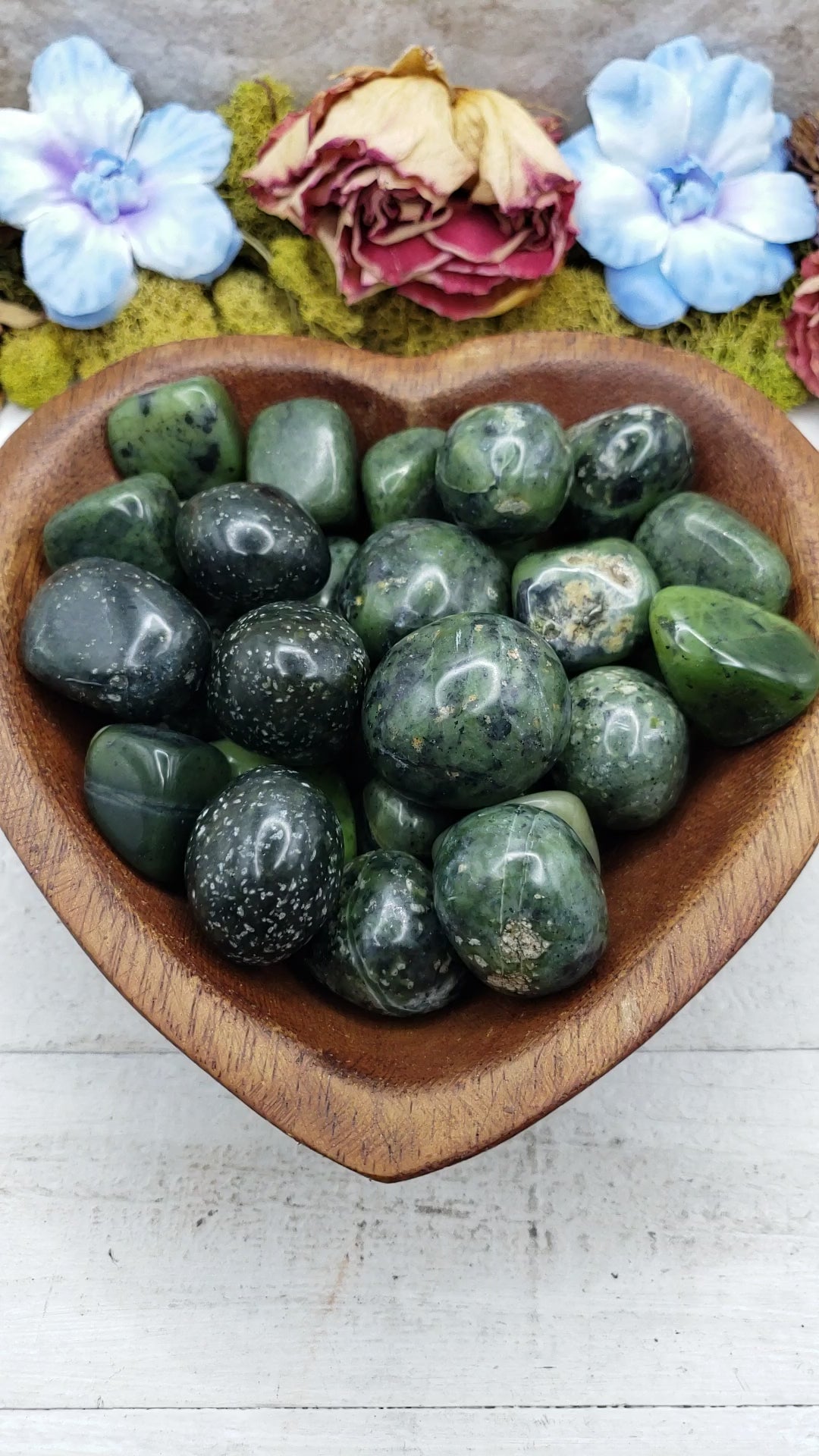 nephrite jade stones in heart-shaped bowl