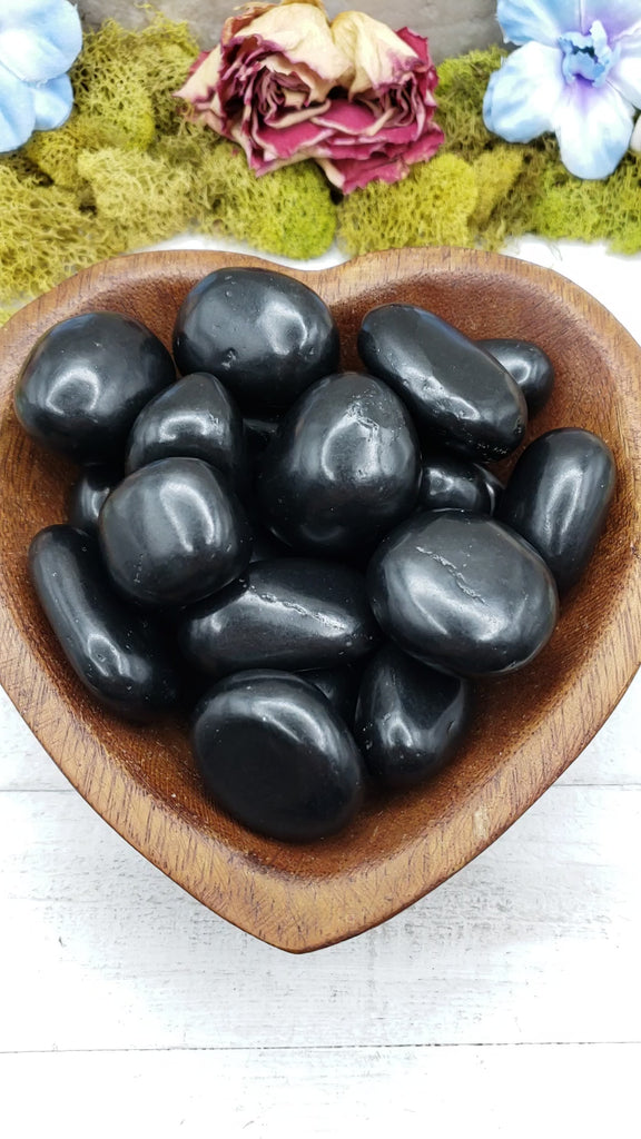 shungite stones in heart-shaped bowl video