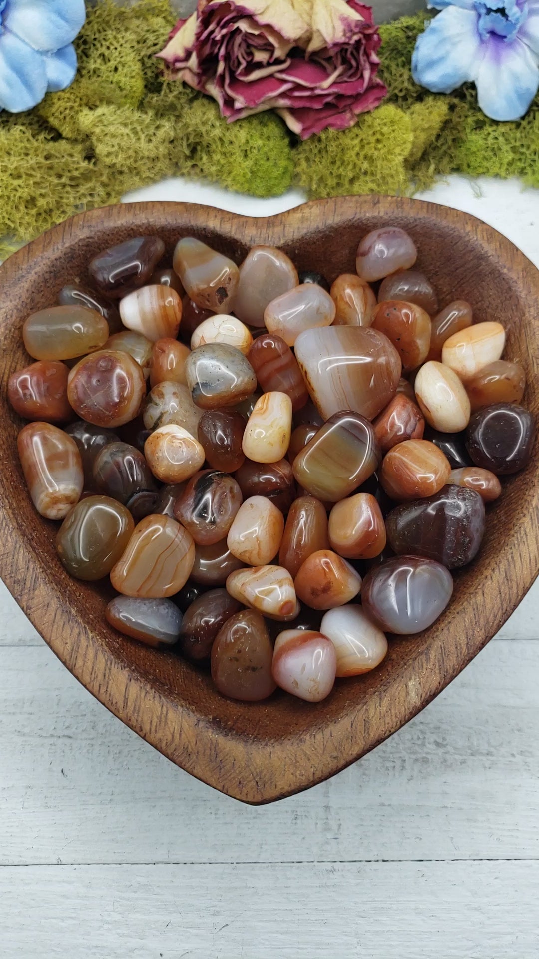 mini carnelian stones in heart-shaped bowl