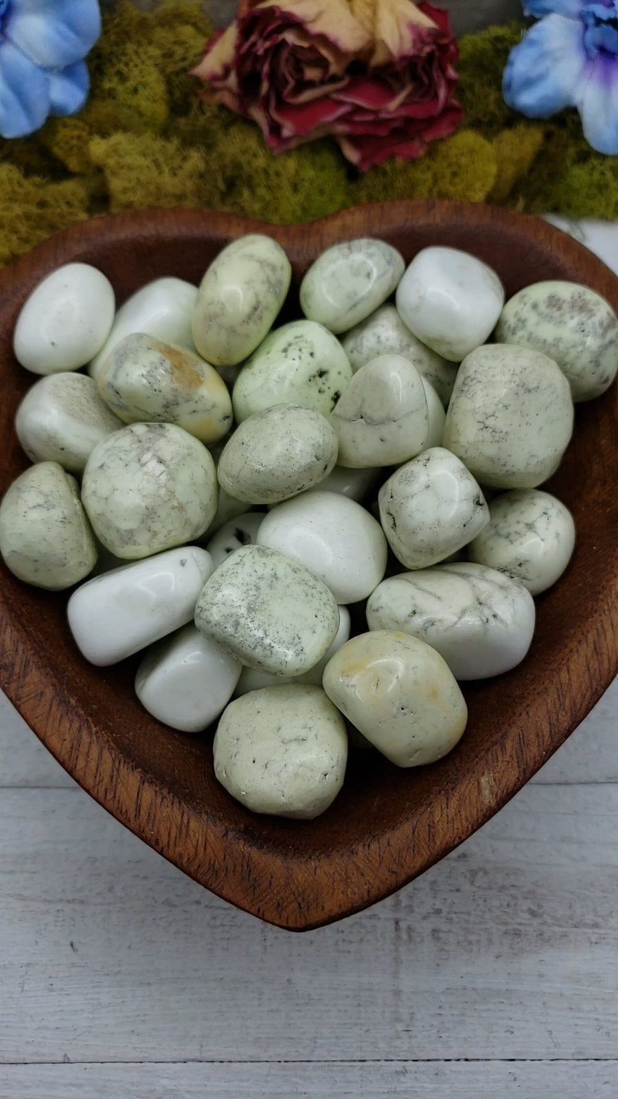 lemon chrysoprase stones in heart-shaped bowl