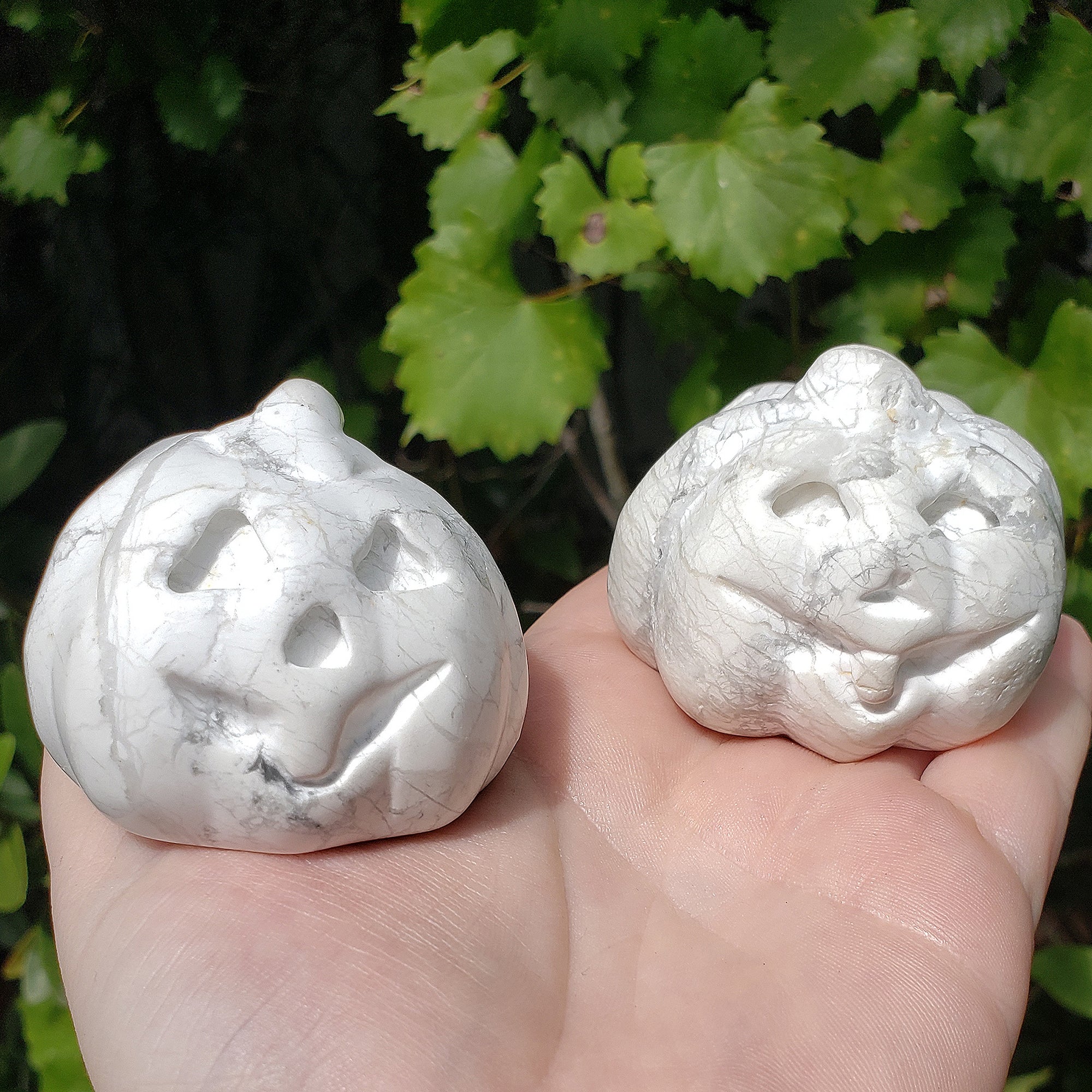 Howlite Crystal Carving Natural Gemstone Jack-O-Lantern | Peaceful Pumpkin - Halloween Decor