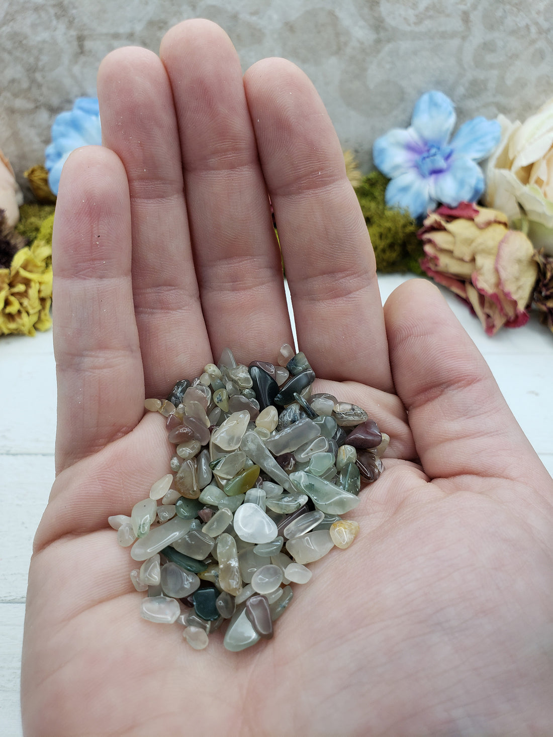 One ounce of mixed agate chips in hand