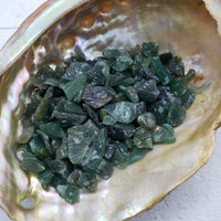 One ounce of green aventurine chips in abalone shell