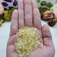 1 ounce of citrine stone chips in hand
