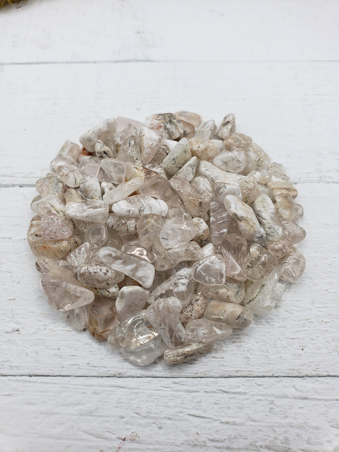 2 ounces of lodolite chips on display