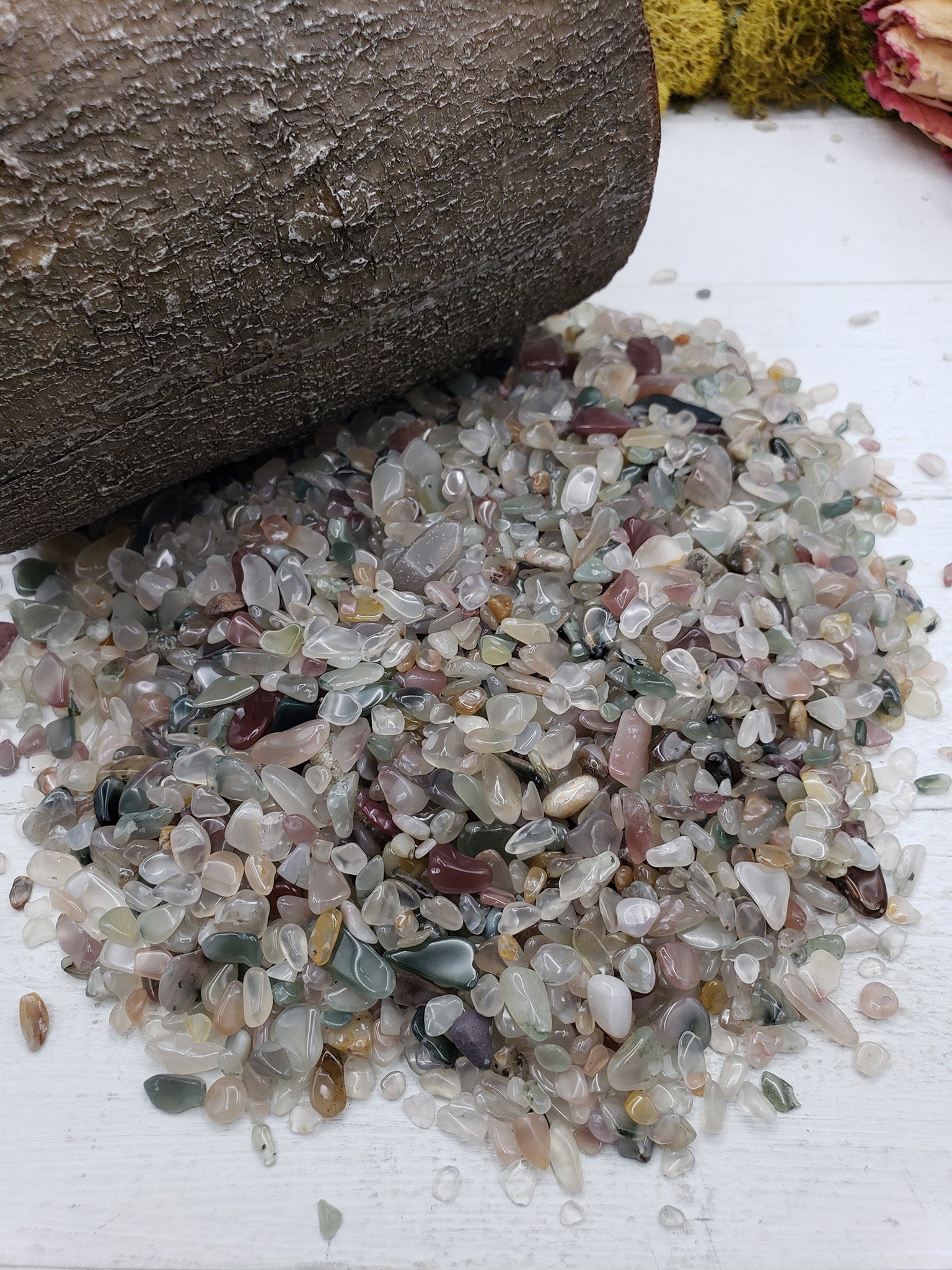 Six ounces of mixed agate stone chips on display