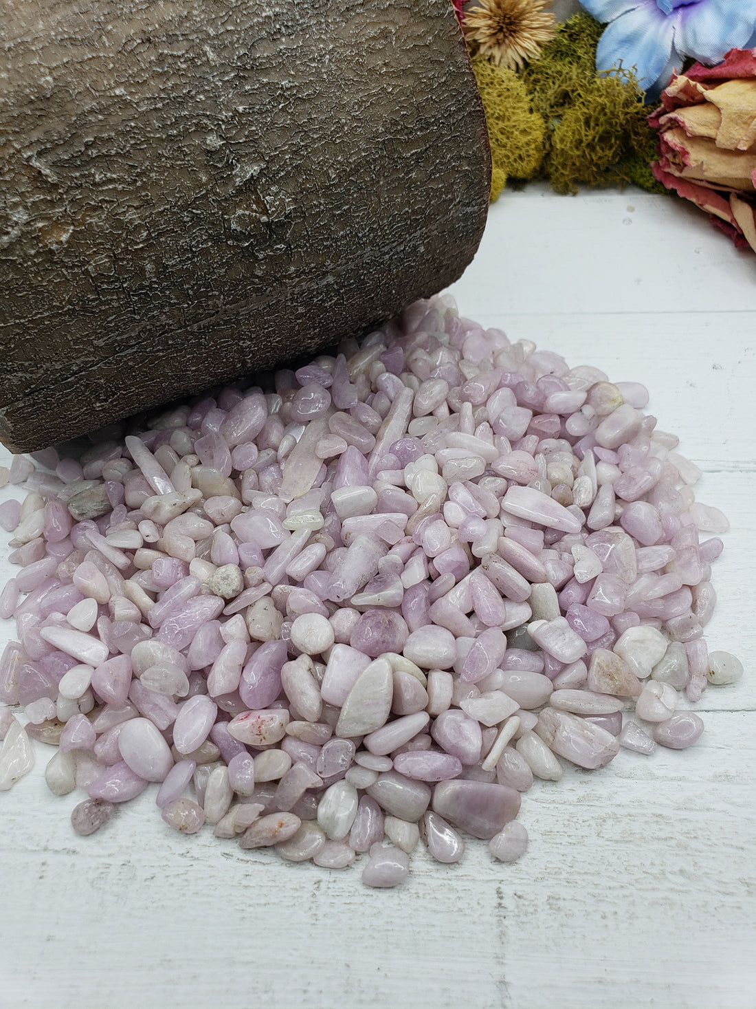 Six ounces of kunzite chips on display