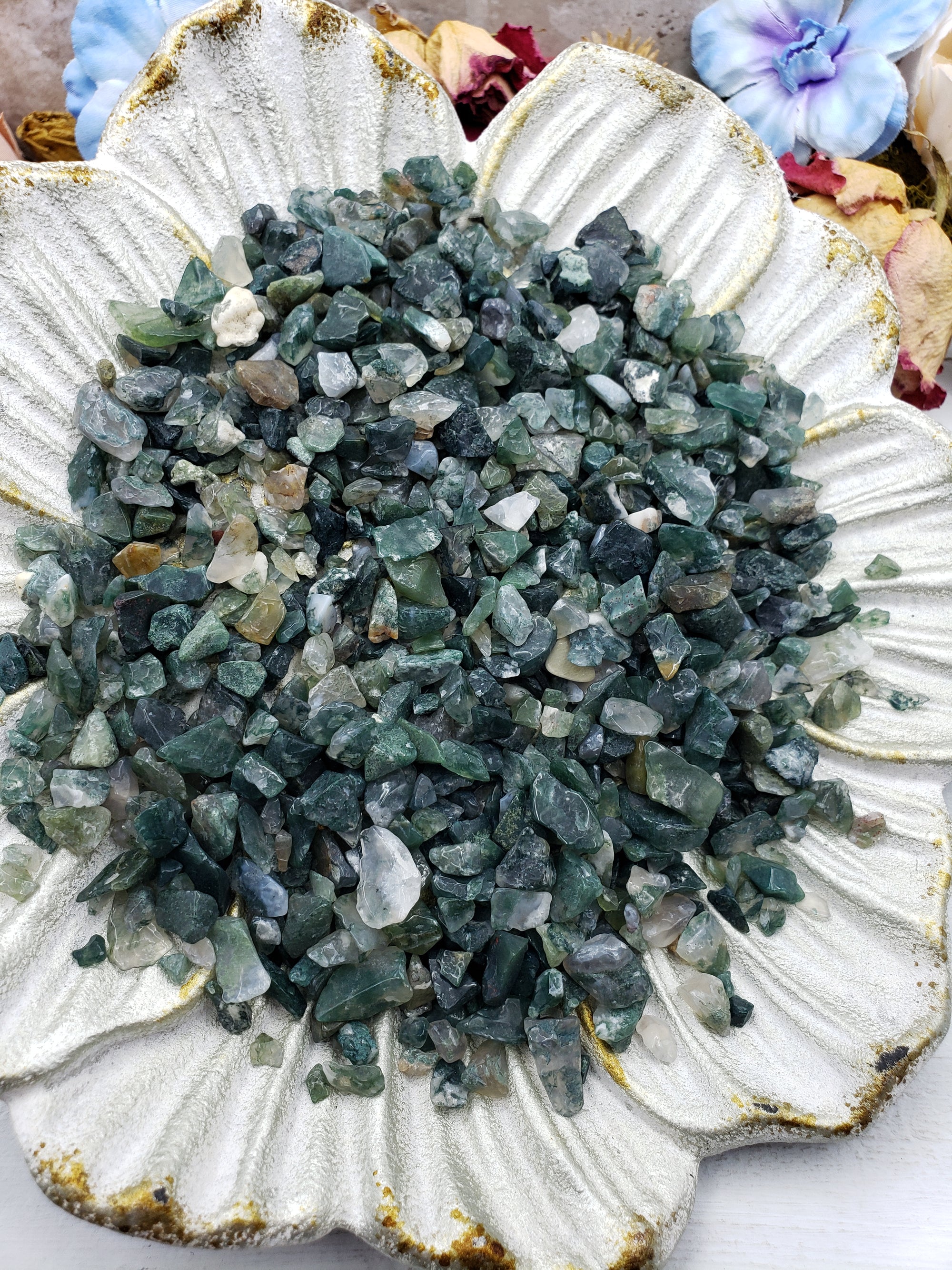 Seven ounces of moss agate chips on floral prop display