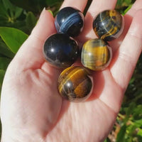 BLUE-AND-GOLD-TIGERS-EYE-GEMSTONE-ORB-SPHERE-VIDEO