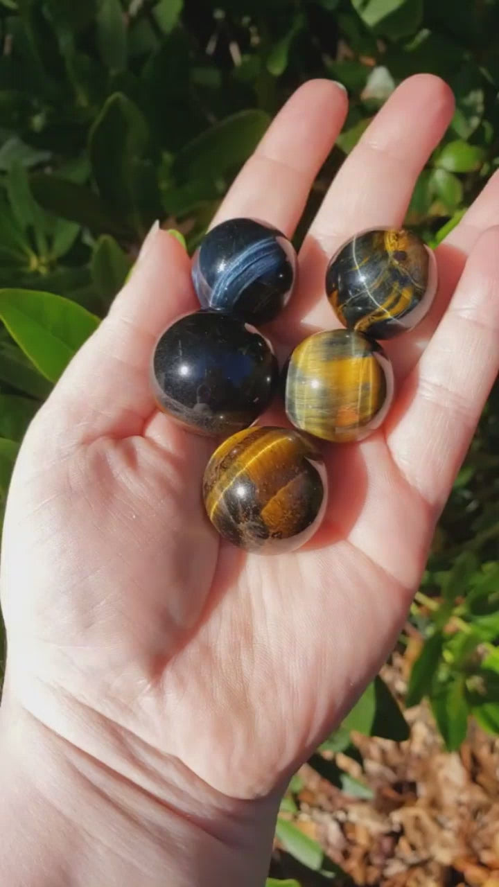 BLUE-AND-GOLD-TIGERS-EYE-GEMSTONE-ORB-SPHERE-VIDEO