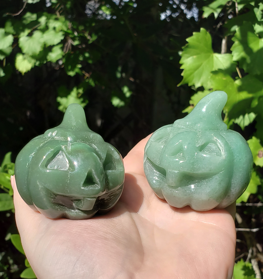 Green Aventurine Gemstone Happy Pumpkin Totem Jack-o-Lantern Carving - Coloration Differences