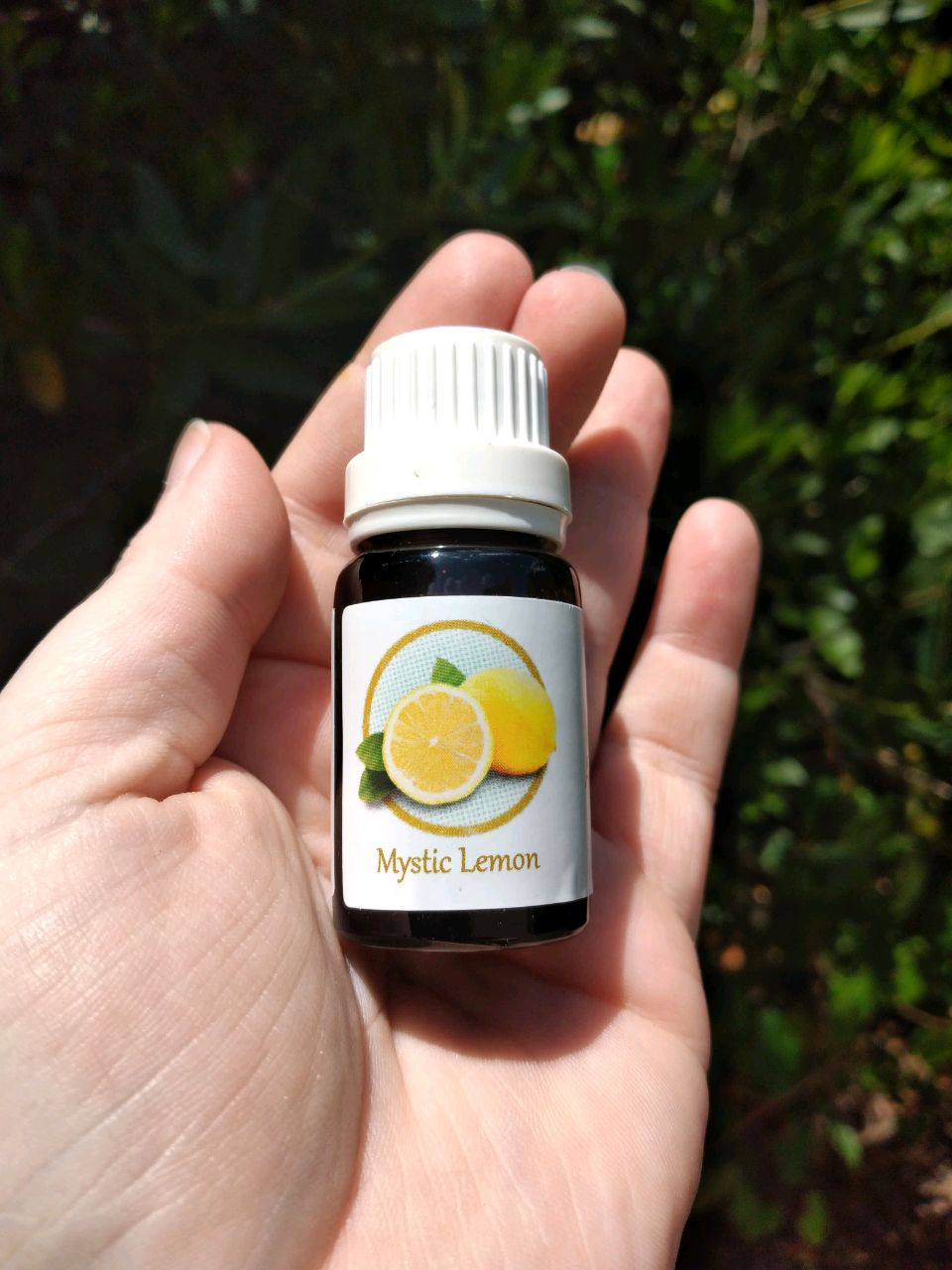 HEM Aroma Oil for Aromatherapy Diffusers &amp; Lamps - 10ml Mystic Lemon Scent