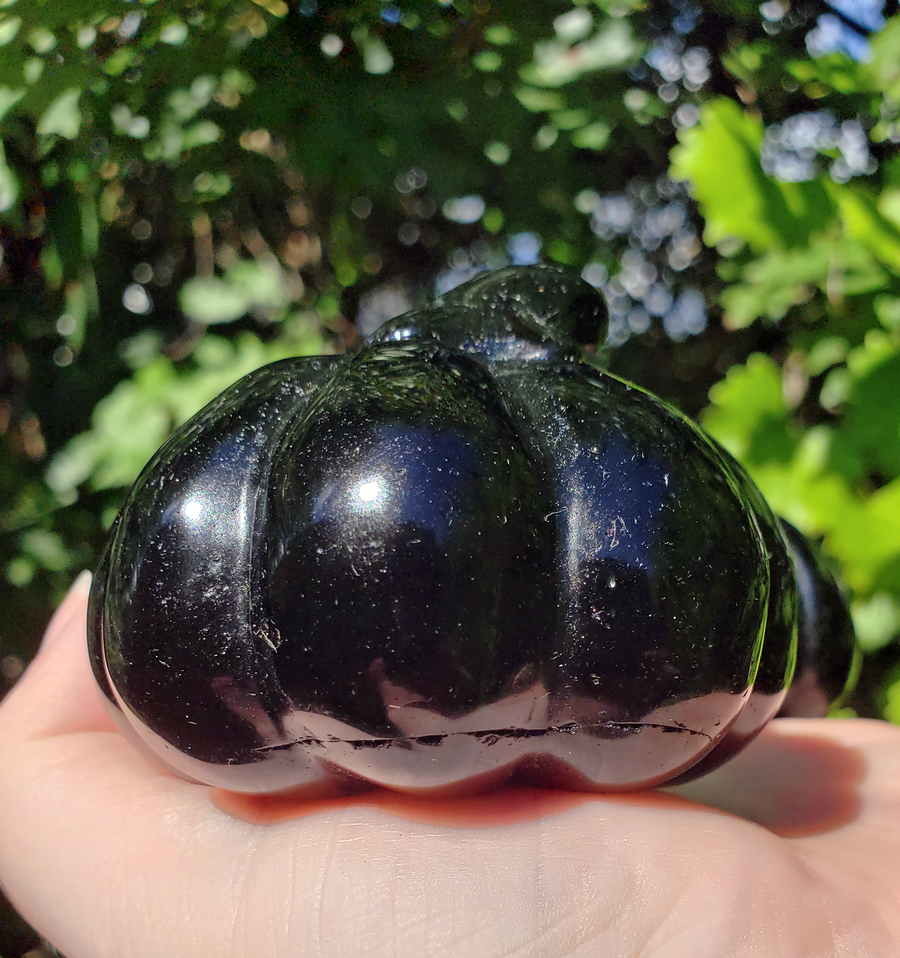 Large Obsidian Gemstone Happy Pumpkin Totem Jack-o-Lantern Carving - Close Up of Split