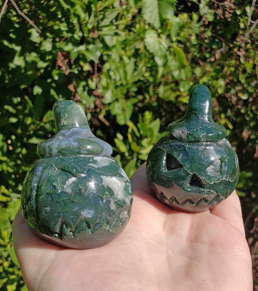 Moss Agate Gemstone Spooky Pumpkin Totem Jack-o-Lantern Carving - Spooky Faces