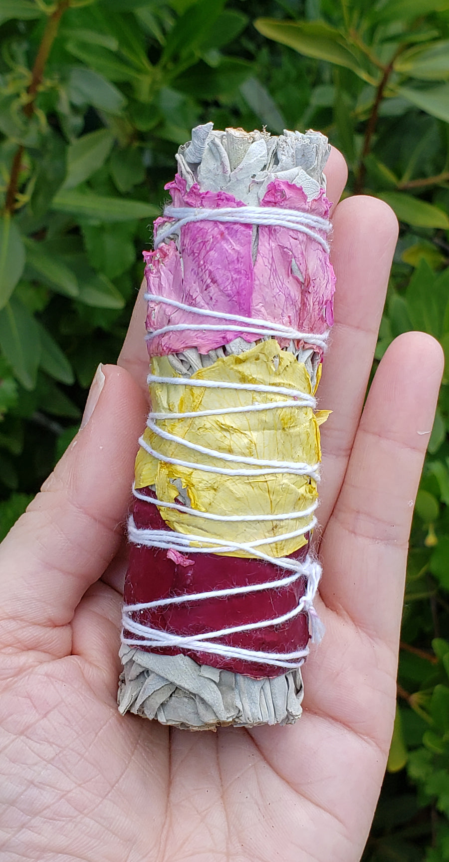 White Sage & Rose Petals 3"- 4" Smudge Stick Bundle | Crystal Gemstone Shop.