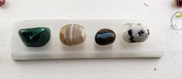 Scorpio Zodiac Kit, Tumbled Crystals and Charging Plate | Crystal Gemstone Shop.